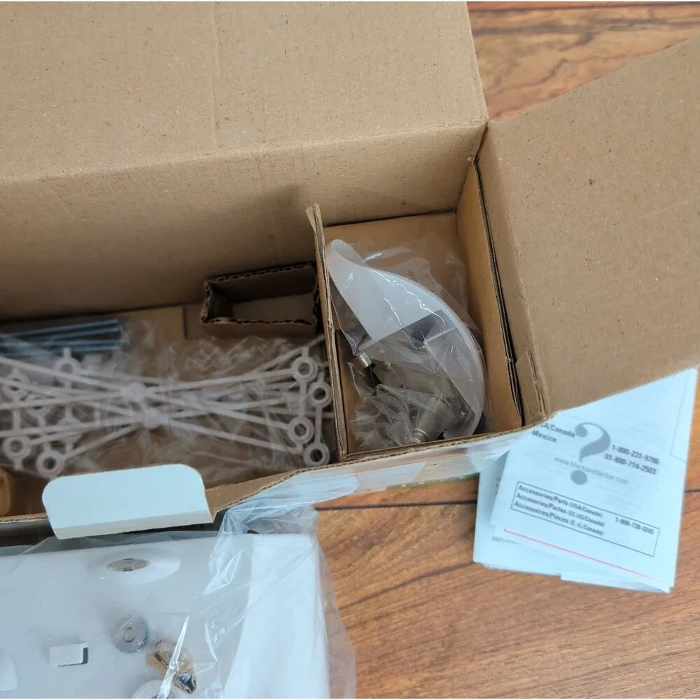Black & Decker SpaceMaker Under Cabinet Auto Can Opener EC75 White Open Box NEW!